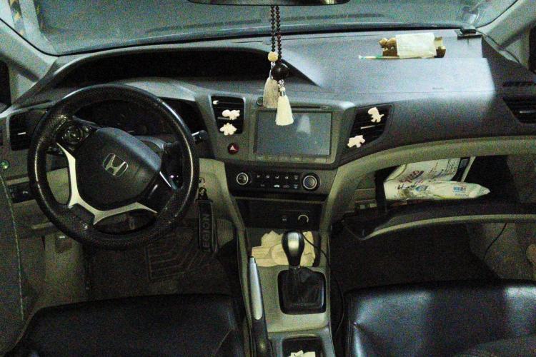Used Honda Civic 2012 1.8L manual Comfort version Center Console