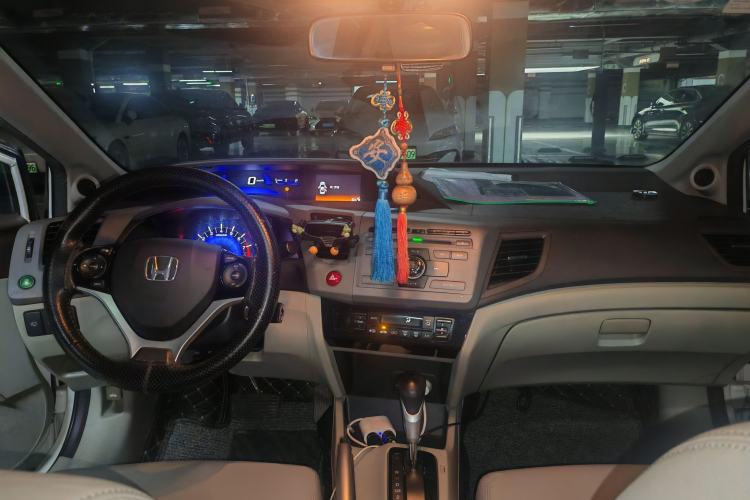 Used Honda Civic 2012 1.8L automatic luxury edition Center Console