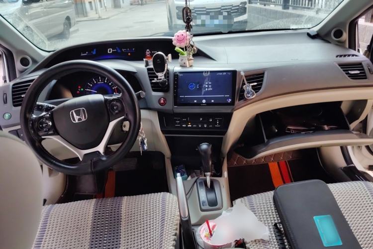 Used Honda Civic 2012 1.8L automatic luxury edition Center Console