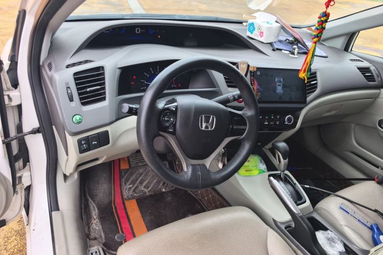 Used Honda Civic 2012 1.8L automatic comfort version Center Console
