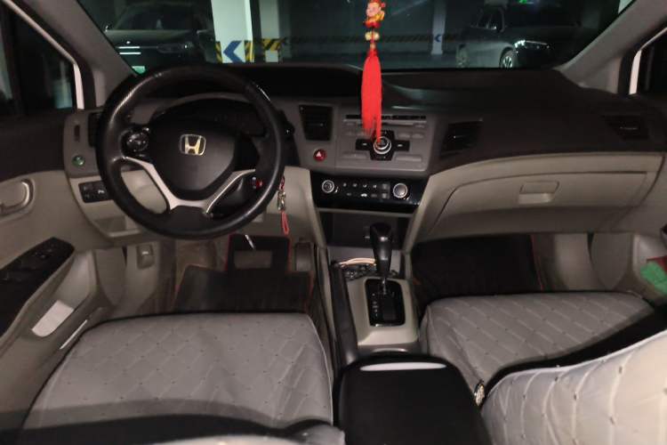 Used Honda Civic 2012 1.8L automatic comfort version Center Console