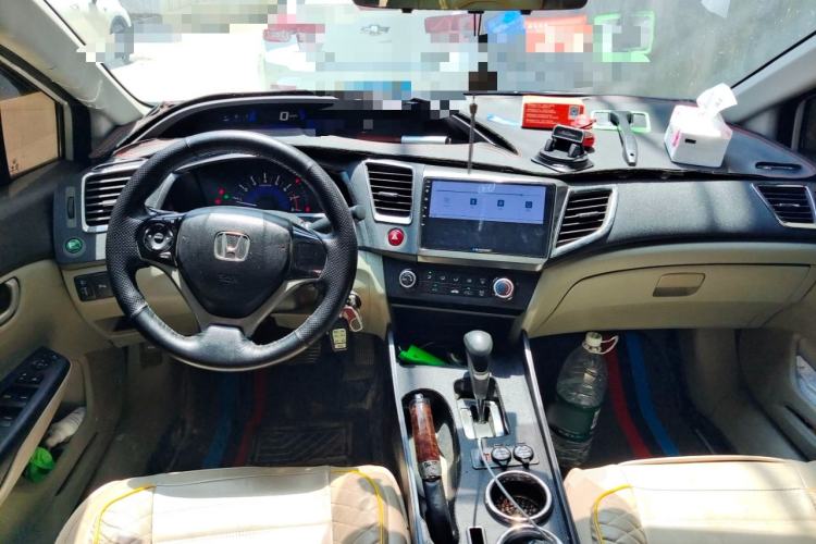 Used Honda Civic 2012 1.8L automatic comfort version Center Console