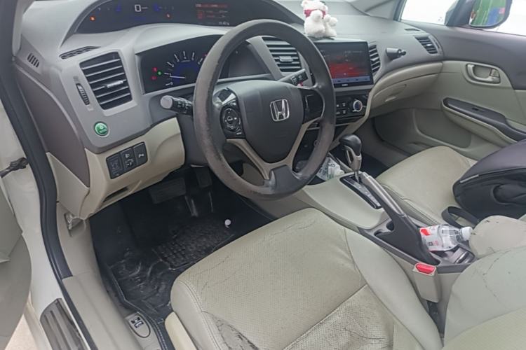 Used Honda Civic 2012 1.8L automatic comfort version Center Console
