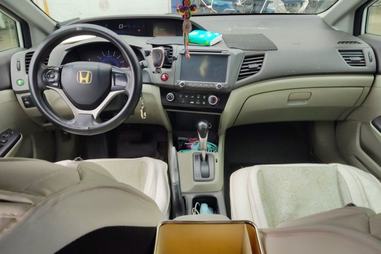 Used Honda Civic 2012 1.8L automatic comfort version Center Console
