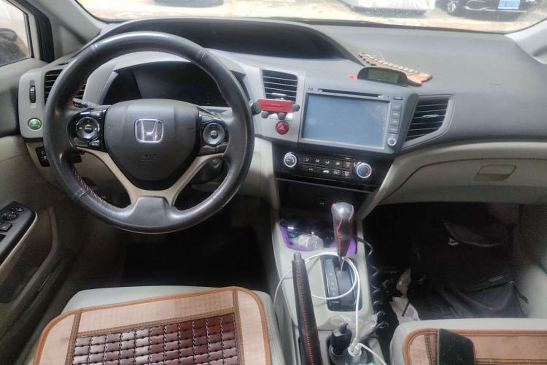 Used Honda Civic 2012 1.8L automatic comfort version Center Console