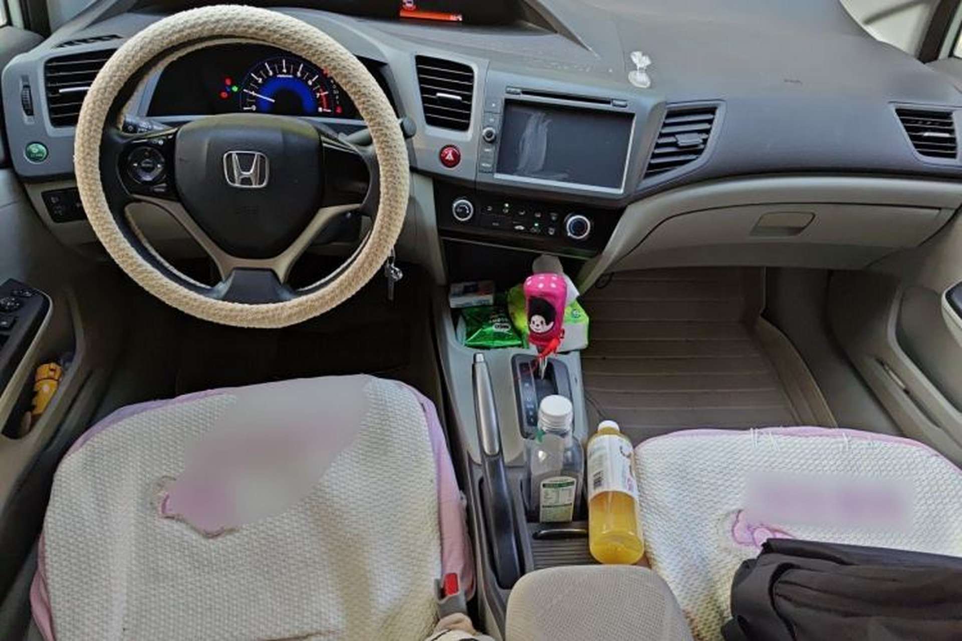 Used Honda Civic 2012 1.8L automatic comfort version Center Console