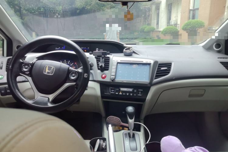 Used Honda Civic 2012 1.8L automatic luxury edition Center Console