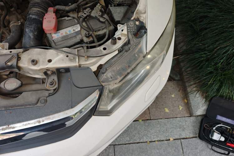 Used Honda Civic 2012 1.8L automatic luxury edition Engine Bay Left