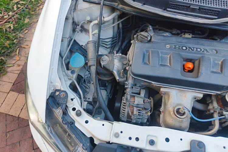 Used Honda Civic 2012 1.8L automatic luxury edition Engine Bay Right