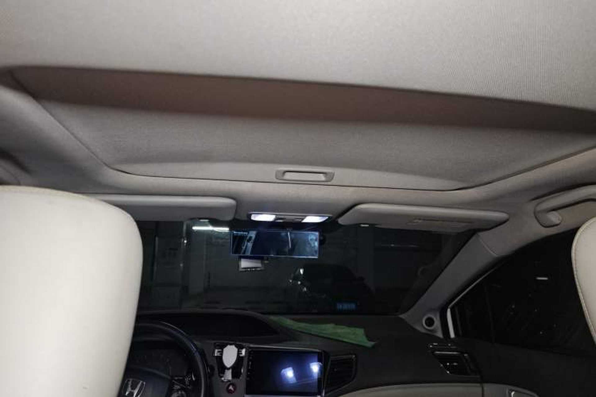 Used Honda Civic 2012 1.8L automatic luxury edition Headliner