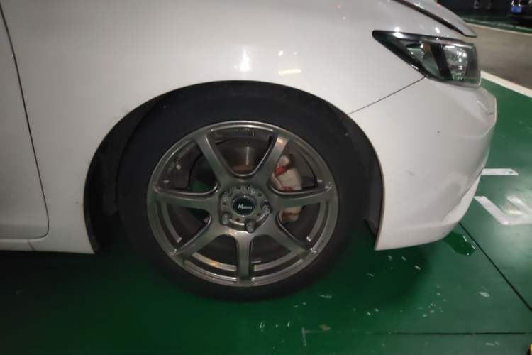Used Honda Civic 2012 1.8L automatic luxury edition Right Front Wheel Hub