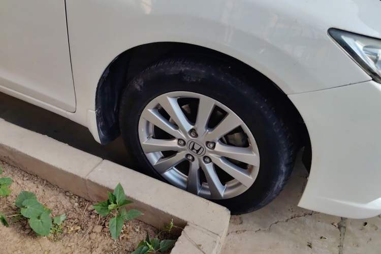 Used Honda Civic 2012 1.8L automatic luxury edition Right Front Wheel Hub
