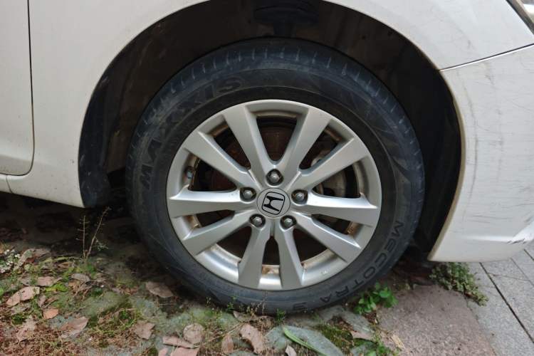 Used Honda Civic 2012 1.8L automatic luxury edition Right Front Wheel Hub