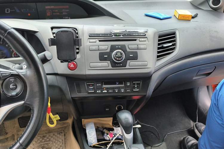 Used Honda Civic 2012 1.8L automatic luxury edition Audio And AC Panel