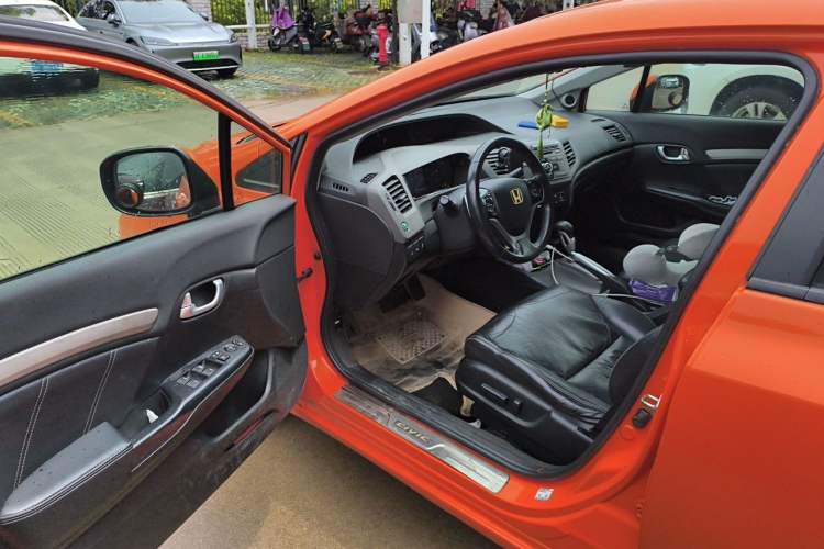 Used Honda Civic 2012 1.8L automatic luxury edition Driver Seat