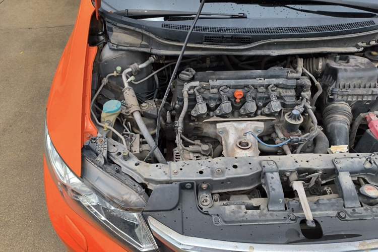 Used Honda Civic 2012 1.8L automatic luxury edition Engine Bay Right