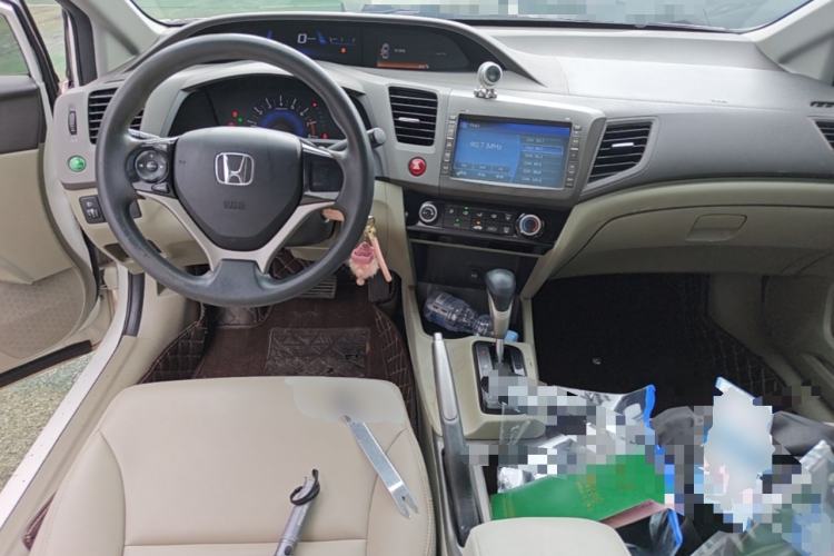 Used Honda Civic 2013 10th Anniversary 1.8L Automatic Comfort Version Center Console
