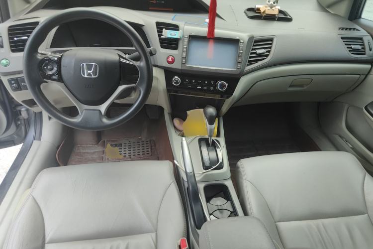 Used Honda Civic 2013 10th Anniversary 1.8L Automatic Comfort Version Center Console