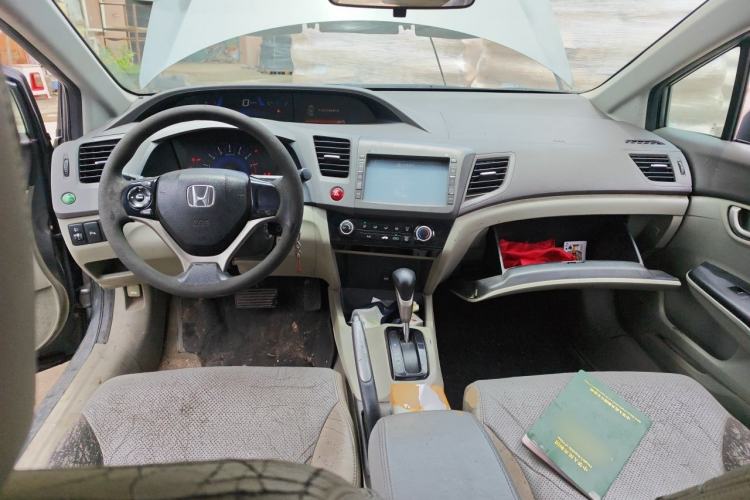 Used Honda Civic 2013 10th Anniversary 1.8L Automatic Comfort Version Center Console