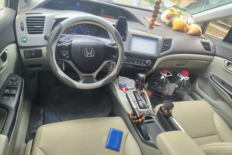Used Honda Civic 2013 10th Anniversary 1.8L Automatic Comfort Version Center Console
