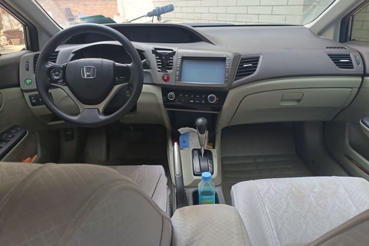 Used Honda Civic 2013 10th Anniversary 1.8L Automatic Comfort Version Center Console
