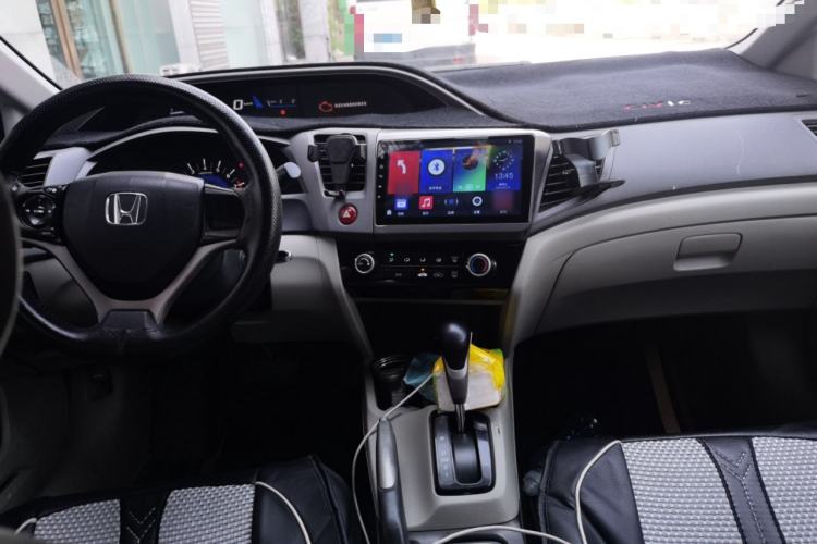Used Honda Civic 2013 10th Anniversary 1.8L Automatic Comfort Version Center Console