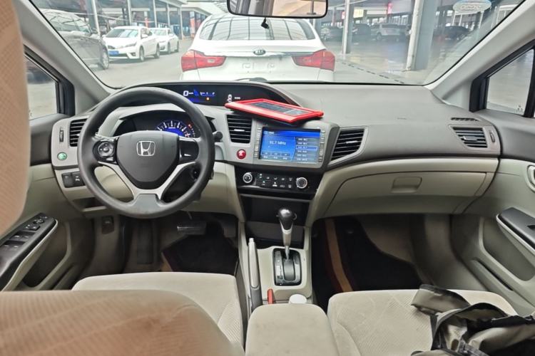 Used Honda Civic 2013 10th Anniversary 1.8L Automatic Comfort Version Center Console