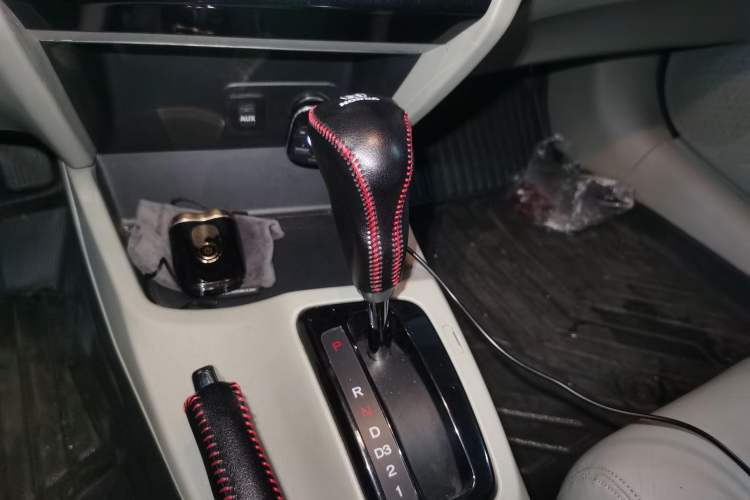 Used Honda Civic 2013 10th Anniversary 1.8L Automatic Luxury Edition Gear Lever
