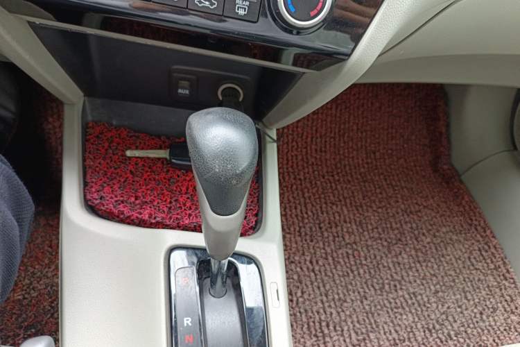 Used Honda Civic 2013 10th Anniversary 1.8L Automatic Comfort Version Gear Lever