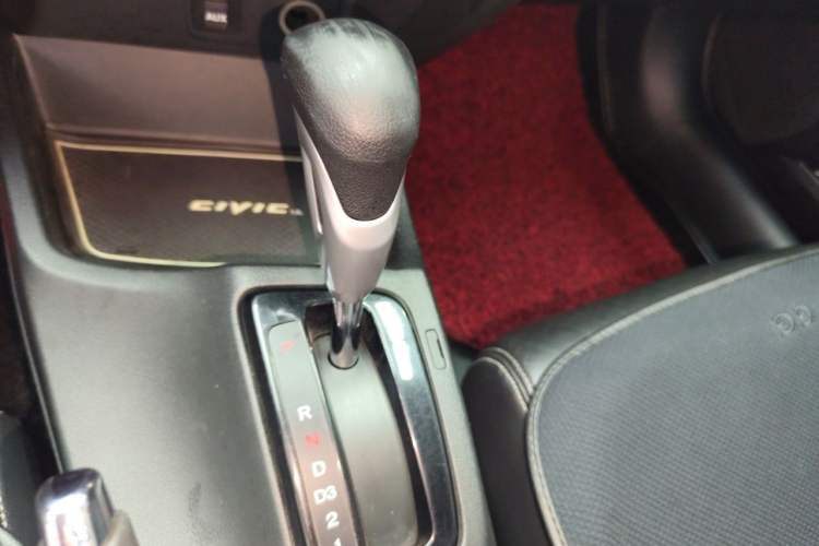 Used Honda Civic 2013 10th Anniversary 1.8L Automatic Luxury Edition Gear Lever