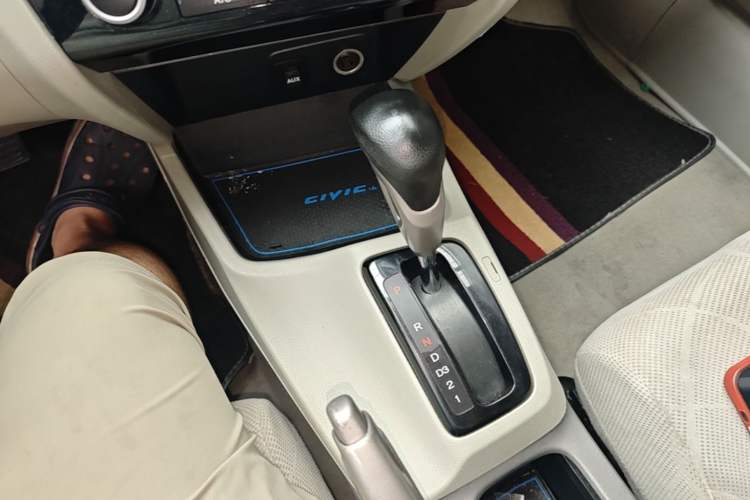 Used Honda Civic 2013 10th Anniversary 1.8L Automatic Comfort Version Gear Lever