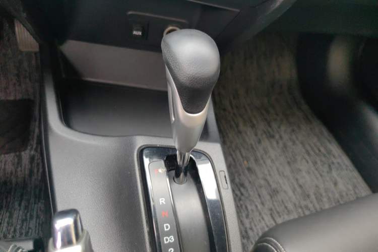 Used Honda Civic 2013 10th Anniversary 1.8L Automatic Luxury Edition Gear Lever