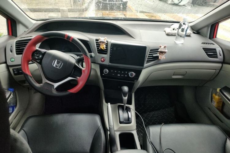 Used Honda Civic 2013 10th Anniversary 1.8L Automatic Comfort Version Center Console