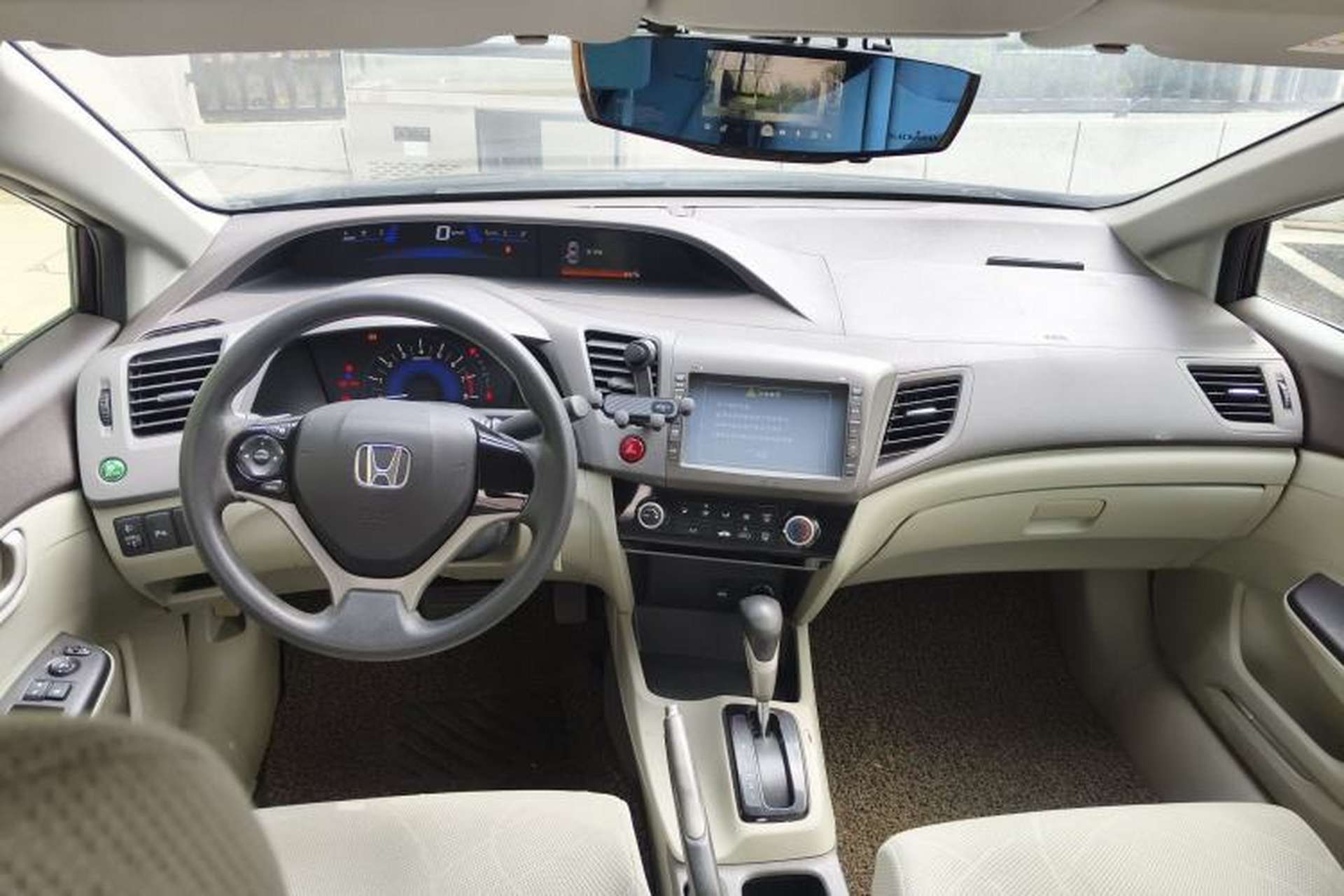 Used Honda Civic 2013 10th Anniversary 1.8L Automatic Comfort Version Center Console