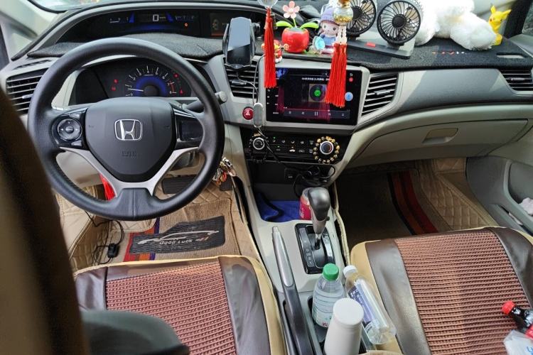 Used Honda Civic 2013 10th Anniversary 1.8L Automatic Comfort Version Center Console