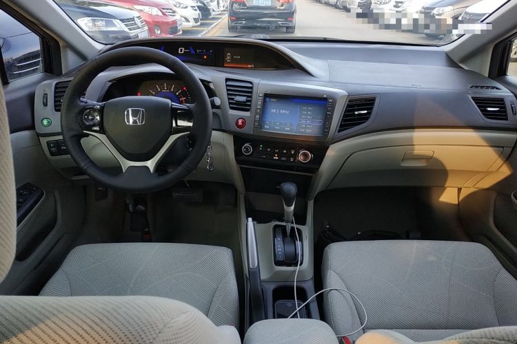 Used Honda Civic 2013 10th Anniversary 1.8L Automatic Comfort Version Center Console