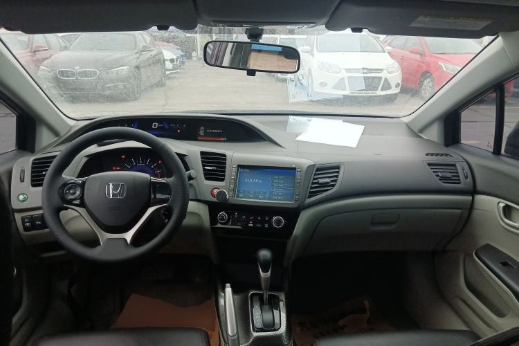 Used Honda Civic 2013 10th Anniversary 1.8L Automatic Comfort Version Center Console