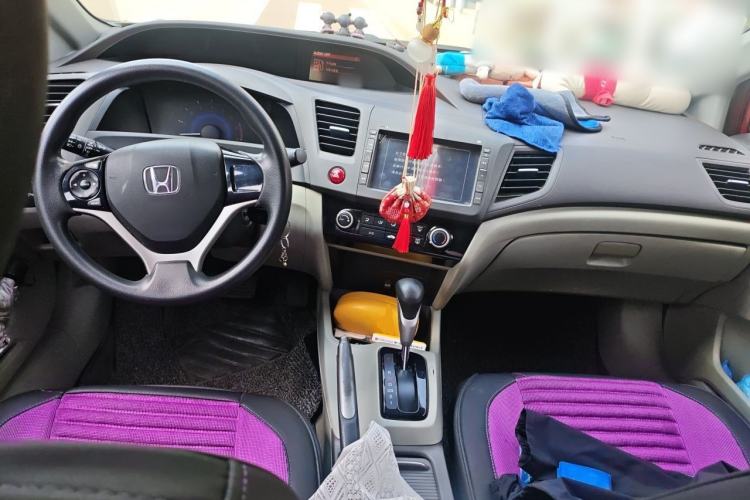 Used Honda Civic 2013 10th Anniversary 1.8L Automatic Comfort Version Center Console
