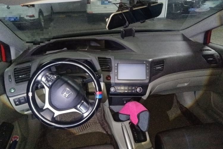Used Honda Civic 2013 10th Anniversary 1.8L Automatic Comfort Version Center Console