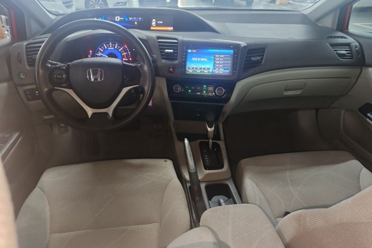 Used Honda Civic 2013 10th Anniversary 1.8L Automatic Comfort Version Center Console