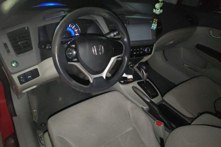 Used Honda Civic 2013 10th Anniversary 1.8L Automatic Comfort Version Center Console