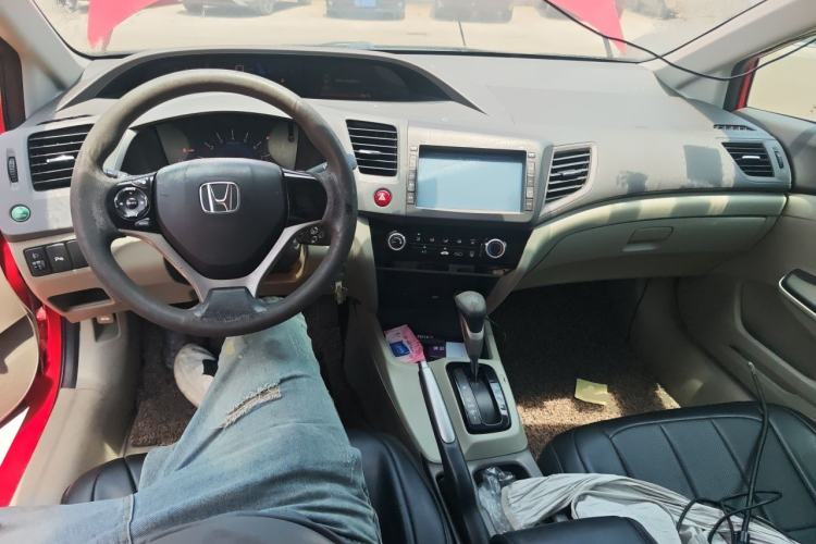 Used Honda Civic 2013 10th Anniversary 1.8L Automatic Comfort Version Center Console