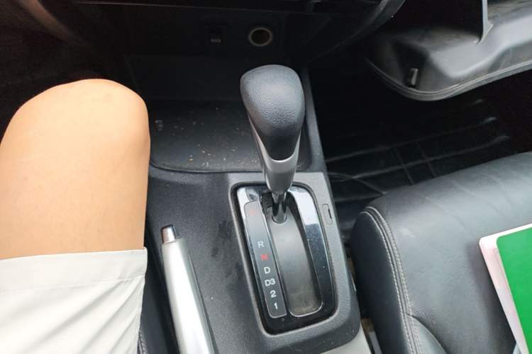 Used Honda Civic 2013 10th Anniversary 1.8L Automatic Luxury Edition Gear Lever