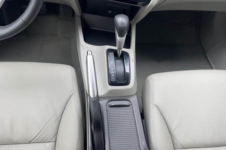 Used Honda Civic 2013 10th Anniversary 1.8L Automatic Luxury Edition Gear Lever