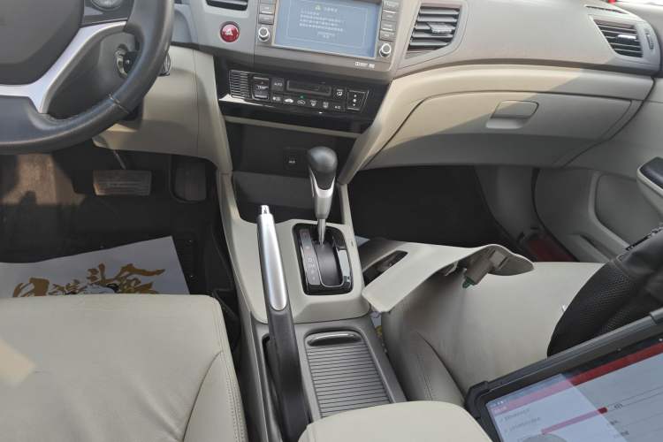 Used Honda Civic 2013 10th Anniversary 1.8L Automatic Luxury Edition Gear Lever