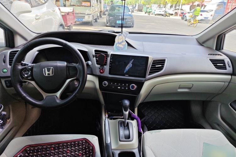 Used Honda Civic 2013 10th Anniversary 1.8L Automatic Comfort Version Center Console