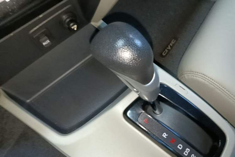 Used Honda Civic 2013 10th Anniversary 1.8L Automatic Luxury Edition Gear Lever