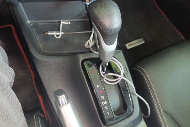 Used Honda Civic 2013 10th Anniversary 1.8L Automatic Luxury Edition Gear Lever