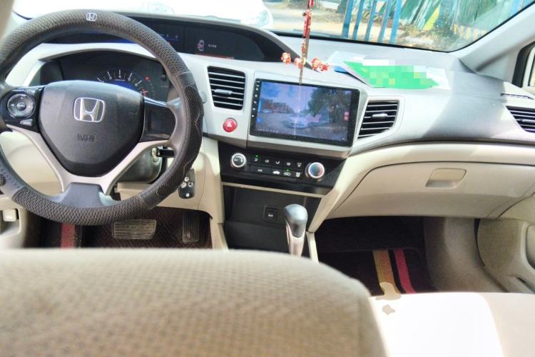 Used Honda Civic 2013 10th Anniversary 1.8L Automatic Comfort Version Center Console