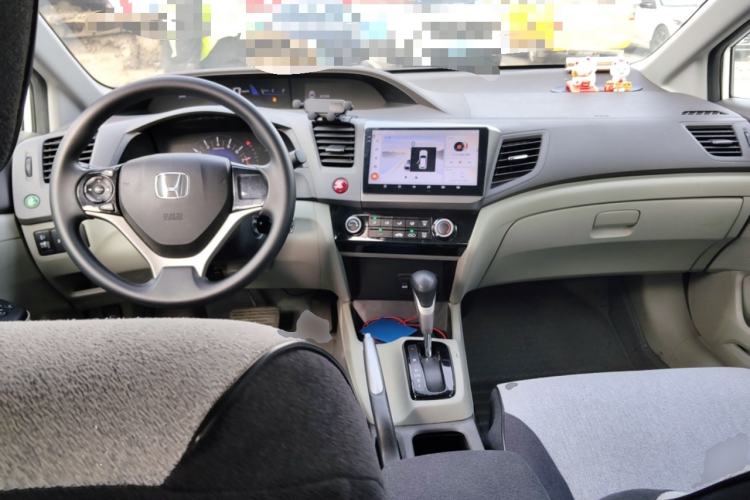 Used Honda Civic 2013 10th Anniversary 1.8L Automatic Comfort Version Center Console
